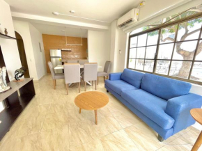 Beautiful 2 bedroom, pool, beach
